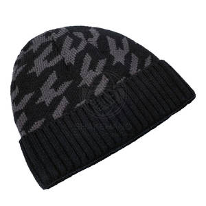 Bonnet Tendance en Maille Douce Jacquard pour l'Hiver – Confort Optimal au Quotidien et en Extérieur - Product Image 2