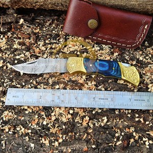 Couteau de chasse artisanal en acier Damas avec manche en bois de noyer, couteau de survie plein fil à lame intégrée pour le camping avec étui en cuir - Product Image 2