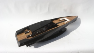 Modelo de Yate de Madera Negro Wally Power 118 Hecho a Mano - Réplica a Escala de Lancha Motora de Alta Velocidad de Lujo para Decoración de Hogar u Oficina - Product Image 2