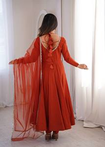 Anarkali de tela Chanderi de seda romana pura, completamente acampanado, con conjunto de dupatta, listo para usar. - Product Image 4