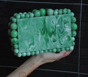 Bolso de mano acrílico verde claro efecto mármol con asa de cuentas gruesas, cartera rígida para fiesta nupcial, venta al por mayor - Product Image 2
