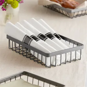 Panier décoratif en fil métallique fait main avec finition dorée pour la présentation sur la table à manger, fournisseur de paniers en métal faits main sur mesure pour la décoration intérieure - Product Image 2