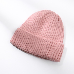 Bonnet en tricot personnalisé de haute qualité pour homme, chaud, uni, noir, 100% coton, avec revers, logo en cuir - Product Image 5