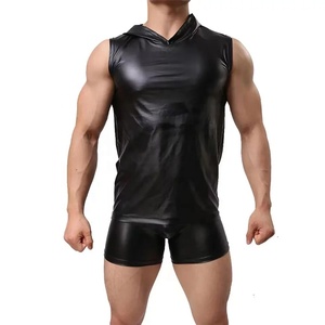 Camisas de gimnasio de cuero de manga corta de fabricación OEM para hombre, transpirables con cierre de cremallera y capucha - Product Image 1