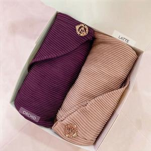 Caja de Regalo Personalizada para Hijab de Mujer, Conjunto de Hijabs de Chifón Plisado, Combinación de Jersey, Chifón y Algodón, Caja de Regalo con Hijab de Seda Medina Premium - Product Image 1