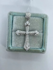 Pendentif classique en argent plaqué avec croix de Jésus, orné de cristaux de moissanite et de strass, style hip-hop, bijou unisexe, cadeau - Product Image 5