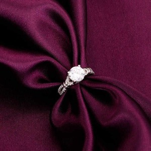 Bague en diamant très demandée pour femmes, bijoux de luxe pour les soirées, le travail et un usage quotidien élégant, disponible à la vente. - Product Image 5