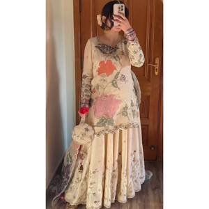 Vestido de Novia de Diseño hasta el Tobillo con Bordado de Lentejuelas en la Parte Superior e Inferior y Dupatta, con Detalle Sin Costuras - Product Image 4