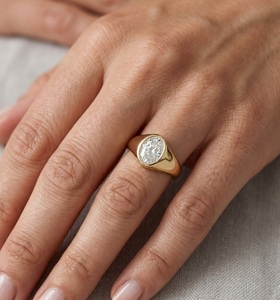 Anillo de Sello Clásico de Oro Amarillo de 14K con Diamante de Corte Ovalado y Engaste de Bisel de Oriente a Occidente, Anillo de Compromiso Solitario con Diamante Cultivado en Laboratorio, Anillo Unisex - Product Image 5