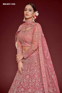 Conjunto de Lehenga-Choli rosa semicosturado con bordado de hilo Zari-Badla y purpurina, de corte en A, con malla suave y pesada, de proveedor de la India. - Product Image 6