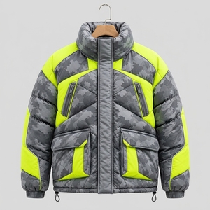 Chaqueta Acolchada de Camuflaje Digital para Hombre, Chaqueta de Invierno Acolchada, Verde Neón, Gris, Negro, con Bolsillos Utilitarios Aislados, Chaqueta para Exteriores - Product Image 1