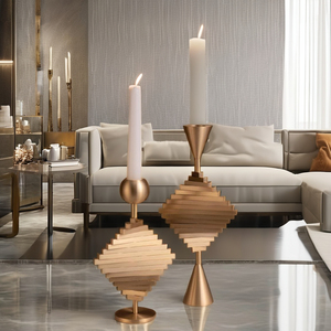 Bougeoir en métal doré de luxe portable et résistant à la chaleur pour la décoration intérieure et la Saint-Valentin - Product Image 1