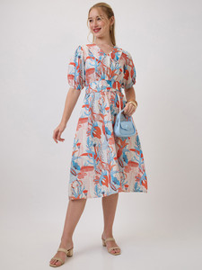 Robe midi évasée d'été en georgette à imprimé tropical, écologique, à manches courtes, taille naturelle, avec dentelle florale plissée pour femme - Product Image 4