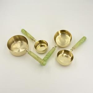 Nueva Taza Medidora de Acero Inoxidable Resistente al Calor y Ecológica, con Asa de Resina Dorada, Capacidad de 240 ml, para Hogar, Cocina y Hotel - Product Image 4