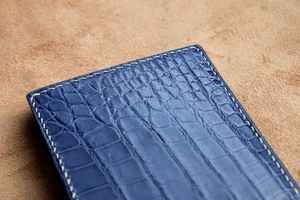 Cartera Delgada de Cuero Genuino con Grabado de Cocodrilo, Tarjetero de Piel de Vacuno de Primera Calidad, Cierre de Botón con Diseño de Macaron Colorido - Product Image 3