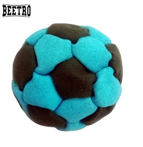 Sesión de Footbag Energética: Equilibrio, Concentración, Recreación al Aire Libre, Progreso de Habilidades, Actividad Grupal, Bola de Hacky Sacks Suave Compartida - Product Image 6