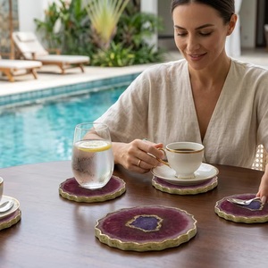 Juego de Posavasos Redondos de Resina y Madera con Diseño Clásico, Hechos a Mano, Ecológicos, Duraderos, con Borde Dorado y Morado - Product Image 2