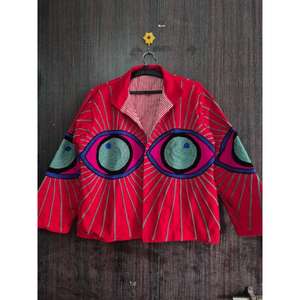 Chaqueta de Invierno de Terciopelo Suzani Hecha a Mano por Lavinas, Abrigo Bordado Boho Reversible, Prenda Exterior de Lujo Vintage para Mujer - Product Image 4