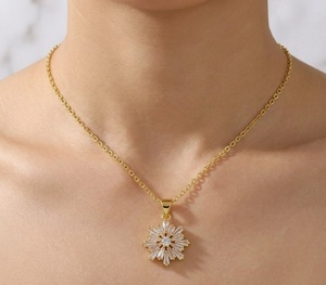 Collar con Colgante de Diamante Starburst, Oro Sólido de 14K, Diamante Cultivado en Laboratorio, Collar con Dije de Rayos de Sol, Joyería Delicada para Uso Diario, Regalo para Ella - Product Image 3