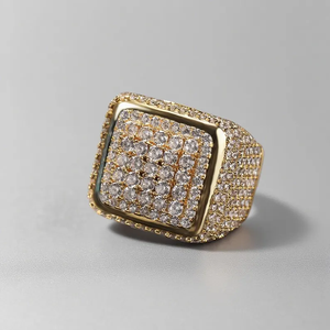 Anillo de sello Moissanite Iced Out chapado en oro con estilo de diamantes pavé, joyería de lujo Hip Hop llamativa para hombres y mujeres - Product Image 4