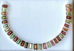 Piedra de turmalina natural multicolor de 149.17 quilates con corte octogonal para la elaboración de joyería fina. - Product Image 6