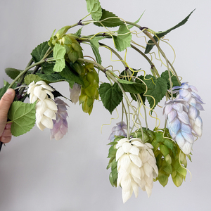 Fleur artificielle toucher réel, vigne de houblon, houblon de bière, verdure luxuriante, décoration de ferme, arrangement floral, caoutchouc souple, fait main - Product Image 1