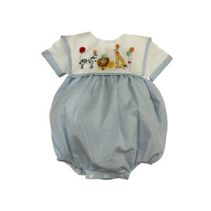 Combinaison à volants pour bébé garçon, brodée et smockée, tenue classique pour nourrisson, fabricant OEM ODM de vêtements pour enfants - Product Image 1