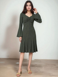 Vestidos Midi Holgados de Verano en Georgette con Dobladillo Acampanado, Diseño Original en Verde Oliva, Impresión Digital, Venta al Por Mayor - Product Image 3