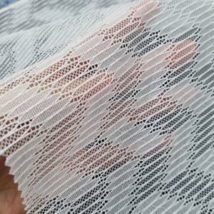 Tissu en dentelle extensible à maille géométrique 147 cm, léger, en nylon et élasthanne, tricoté chaîne, pour robes de mariée et lingerie - Product Image 6