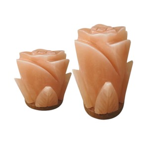 Lámpara de Sal del Himalaya Tallada a Mano con Diseño de Rosa, Ecológica, para Decoración del Hogar y Bodas, de Sian Enterprises - Product Image 5
