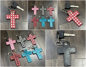 พวงกุญแจหนังวัวแท้ลายตารางหมากรุกสีแดงขาว ดีไซน์ใหม่ทันสมัย งานแฮนด์เมด ขายส่ง ใช้เป็นเครื่องประดับกระเป๋า - Product Image 3