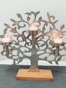 Support de bougie en métal Light Story avec trois bougies chauffe-plat, design contemporain, pièce décorative de table faite à la main - Product Image 1