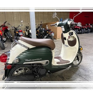 มอเตอร์ไซค์สกู๊ตเตอร์ฮอนด้ารุ่นล่าสุด Metropolitan 49cc ระบายความร้อนด้วยน้ำ สูบเดียว 4 จังหวะ วางจำหน่ายแล้ว - Product Image 1
