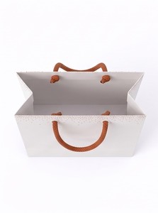 Sac en papier blanc écologique classique avec poignées en corde de coton, impression UV sélective, sac plat standard recyclable pour les achats professionnels - Product Image 3