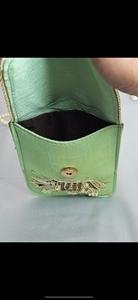 Realza tu look festivo con este exquisito bolso bandolera bordado a mano, diseñado para combinar el encanto tradicional con la elegancia moderna. - Product Image 2