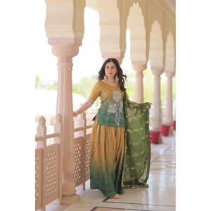 Ensemble de costume de fête pour femmes, haut-bas et dupatta pour un look élégant - Product Image 1