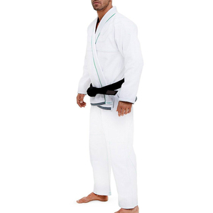 Dernier design, uniforme de karaté confortable pour adultes, uniforme de combat en arts martiaux en matériau durable pour l'entraînement, vente chaude - Product Image 1