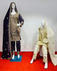 Lujoso Salwar Kameez Indio de 5 Diseños y 10 Colores, Bolso de Mano de Georgette Puro con Pedrería Completa, Ideal para Fiestas - Product Image 1