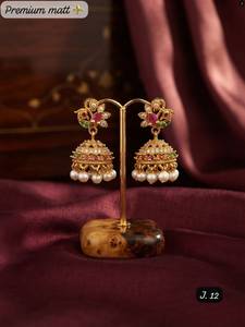 Pendientes de Perlas de Alta Calidad con Diseño Étnico Tradicional, Adornados con Kundan y Paisley, en Aleación de Zinc Dorada - Product Image 4