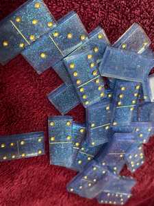 Jeu de dominos modernes en résine bleu scintillant avec points dorés, jeu de table rectangulaire, décoration intérieure, accent pour salon - Product Image 5