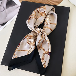 1 pièce Foulard carré en soie imprimée 70 cm pour femme, style tendance, avec motif chaîne et étrier, pour la tête, la décoration de sac et les vêtements - Product Image 2