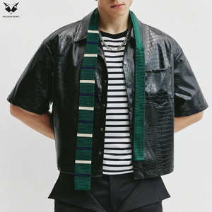เสื้อเชิ้ตหนัง PU สีดำล้วน ระบายอากาศได้ดี พิมพ์โลโก้ตามสั่ง ออกแบบพิเศษสำหรับผู้ชายจาก Raccoon Sports สไตล์สตรีทแวร์ - Product Image 3