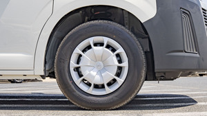 Toyota Hiace 2025 Usada de Alta Calidad, Perfecta, Impecable, Tracción Trasera, Motor V6 de 3.5L a Gasolina, Transmisión Manual de 6 Velocidades, 277 bhp, 13 Asientos - Product Image 4
