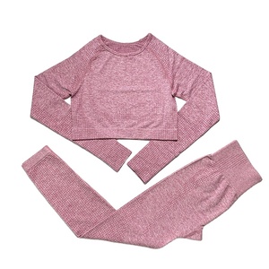 Nouvel Arrivage Vente Chaude Ensemble de Yoga pour Femme, Tenue de Sport et Fitness Sans Couture Côtelée, Vêtements de Fitness Biologiques, Motif Écossais, Longueur Genou, Taille Élastique, Col Rond - Product Image 4