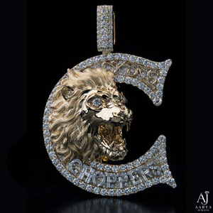 AARVA JEWELS Colgante de Letra Personalizado de Plata de Ley 925 con Moissanita, Certificado por Terceros, Chapado en Oro, Cabeza de León, Estilo Hip Hop - Product Image 1