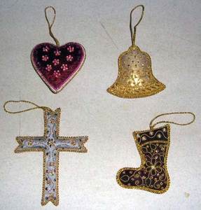 Adorno Navideño Colgante de Árbol y Estrella Brillante, Fabricación India, Alta Calidad, Bordado Zari Hecho a Mano, Adorno Navideño con Cuentas - Product Image 3