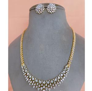 Ensemble collier et boucles d'oreilles élégant en laiton plaqué or de qualité supérieure avec zircon, style traditionnel, idéal pour mariage, fête ou cadeau pour femme - Product Image 1