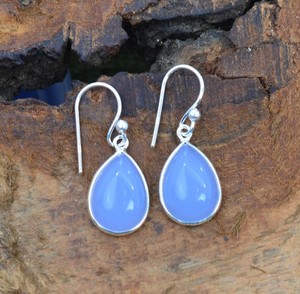 Boucles d'oreilles pendantes bohèmes vintage en argent sterling 925 pour femme, faites à la main, avec cabochon en calcédoine bleue naturelle en forme de poire, serti clos, motif Paix - Product Image 6