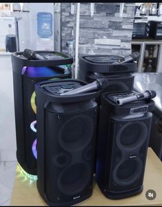 Altavoz Bluetooth de pie con pantalla flotante de letras, sonido de estudio de 3 vías y doble pantalla, envío mundial. - Product Image 1