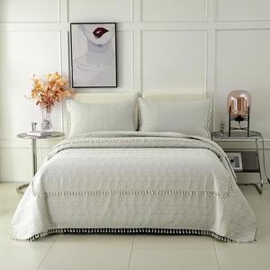 ผ้าคลุมเตียงแบบใหม่ 100% โพลีเอสเตอร์ ผ้าควิลท์อัลตราโซนิก สีพื้น ผ้าปูที่นอนเนื้อนุ่ม พร้อมพู่ห้อยลายตารางหมากรุก - Product Image 4